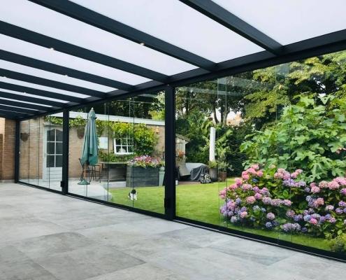 Deco terrasoverkapping Met een glazen overkapping van Deco Zonwering geniet u het hele jaar van het buiten leven!