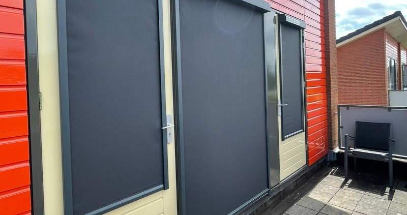 Windvaste-solar-deur-screens-Heesch-1 Screens op zonne-energie voor deuren zonder boren of gaten