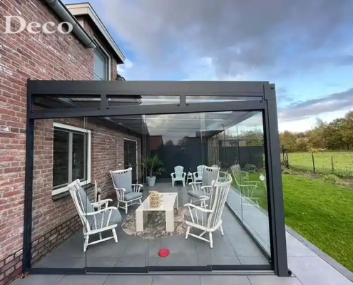 Stobag Nyon terrasoverkapping met geïntegreerde Arnex zonwering