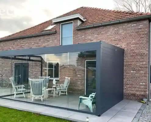 Weerbestendige Stobag Nyon terrasoverkapping voor comfortabele zithoek in alle seizoenen