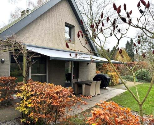 Brustor B25 Elite knikarmscherm met Somfy IO motor