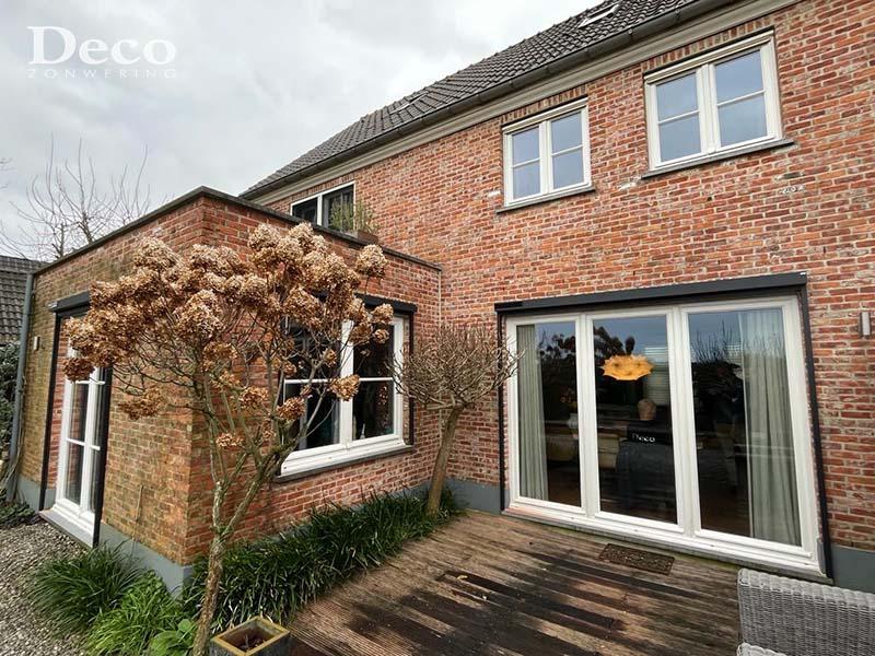 geintegreerde windvaste screens deco zonwering Deco Zonwering plaatst windvaste Somfy Solar screens voor een woning in Ophemert