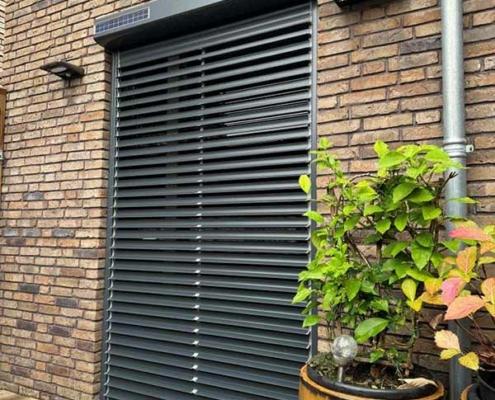 rolluik kantelbare lamellen deco Deco Zonwering plaatst energiezuinige rolluiken met kantelbare lamellen in Oss
