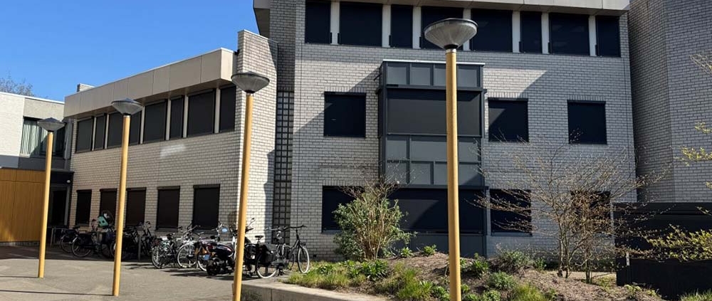 Zonwering Ons Welzijn met Somfy Solar screens geleverd door Deco Zonwering uit Heesch