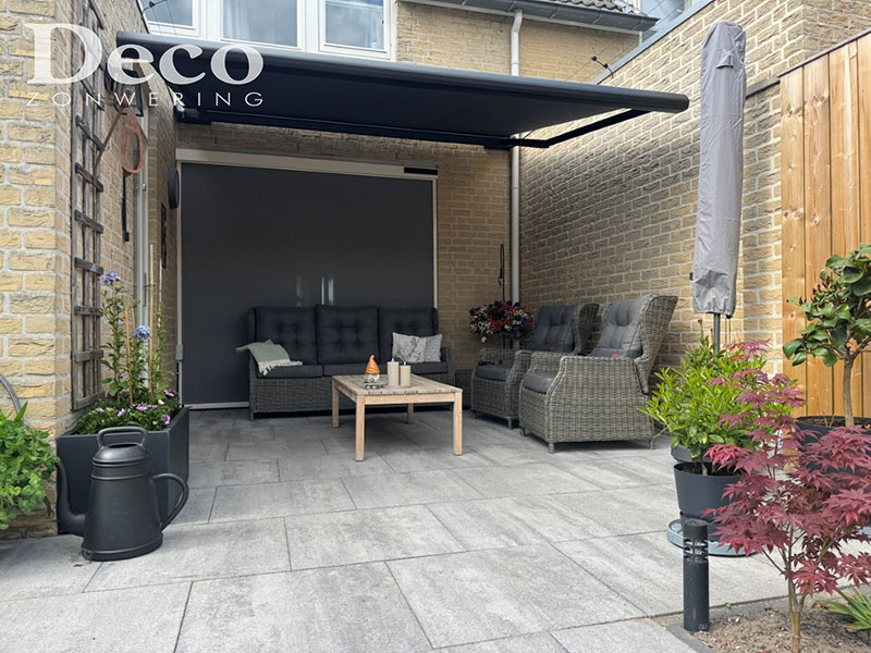 Zonnescherm_Brustor_50_XL_en_Somfy_Solar_screens-heesch Brustor knikarm zonnescherm Heroal screens van ByMichel in Heesch