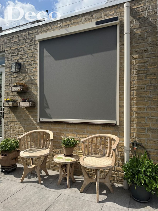 Zonnescherm_Brustor_50_XL_en_Somfy_Solar_screens__Deco_Zonwering_Heesch Brustor knikarm zonnescherm Heroal screens van ByMichel in Heesch