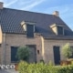 Voorzijde woning met twee dakkapellen uitgerust met Heroal windvaste screens RAL 7039 Schijndel