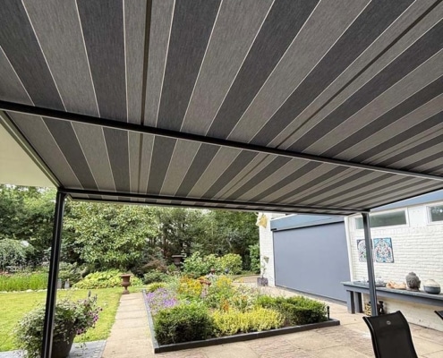 terrasoverkapping-met-doek-brustor-b128 Terrasoverkapping met doek – Brustor B128 pergola geleverd door Deco Zonwering