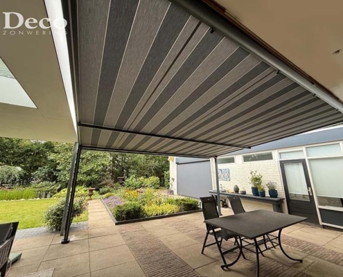 xl-zonnescherm-brustor-pergola-dezo-zonwering XL zonnescherm Brustor pergola – stijlvolle buitenzonwering van Deco Zonwering
