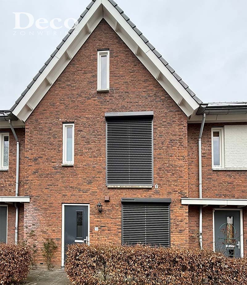 Elektrische solar rolluiken van Bubendorff op moderne nieuwbouwwoning in Druten.