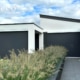 Moderne buitenzonwering met Somfy solar screens en antraciet screendoek geplaatst door Deco Zonwering in Oss.