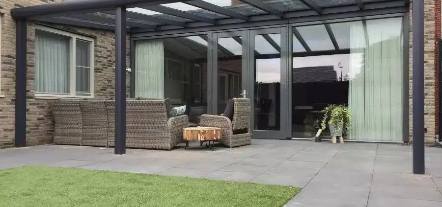 Terrasoverkapping-Garda-Verano-met-glas-Deco-Zonwering-2