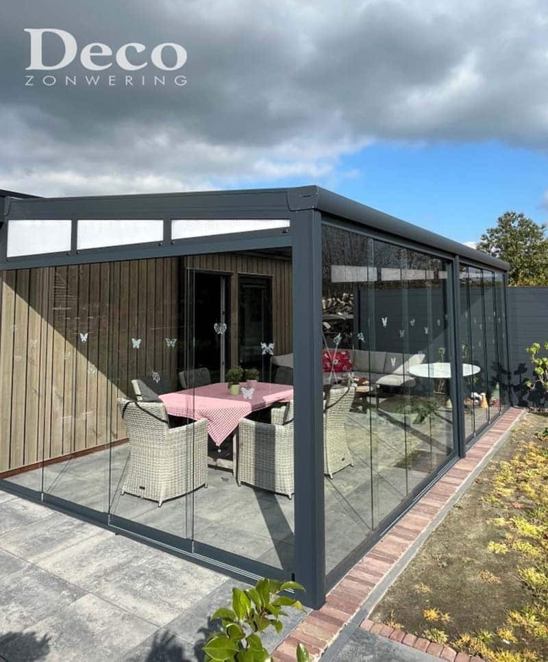 Complete tuinkamer in Oisterwijk met glazen schuifwanden en aluminium constructie